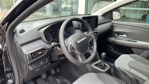 Car image 11