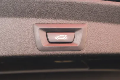 Car image 32