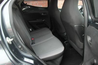 Car image 37