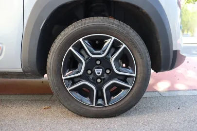 Car image 40