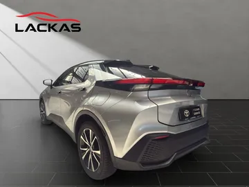 Car image 4