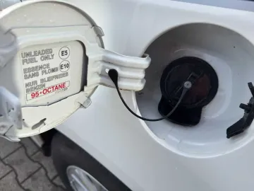 Car image 33