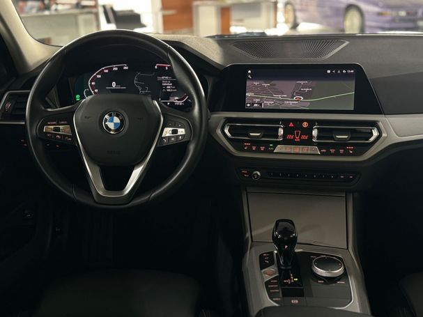 BMW 320d Touring xDrive 140 kW image number 38