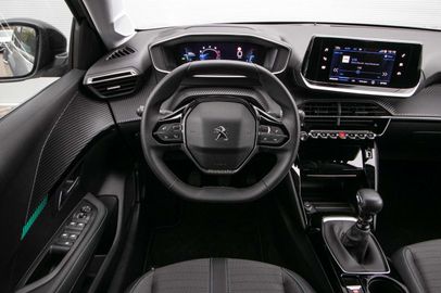 Car image 14