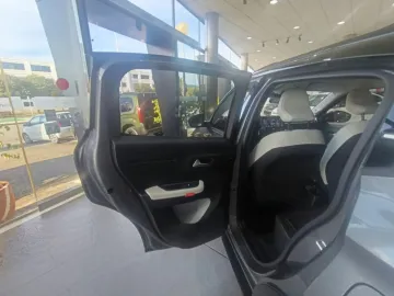 Car image 25