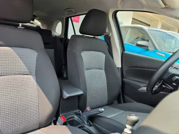 Car image 30