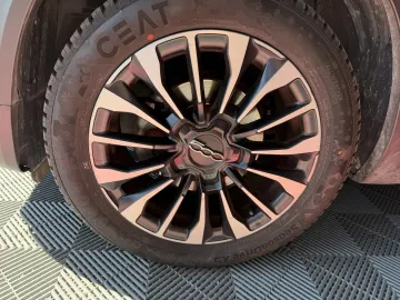 Car image 27
