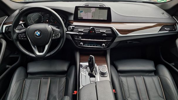 BMW 520d Touring Luxury Line 140 kW image number 10