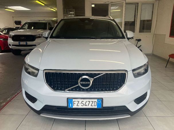 Volvo XC40 D3 AWD Geartronic Momentum 110 kW image number 2