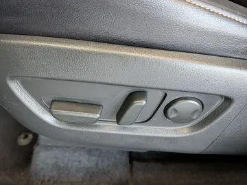 Car image 44