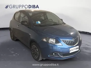 Car image 3