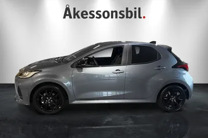 Car image 4