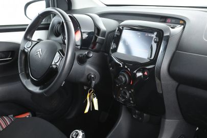 Car image 4