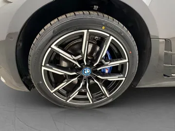 Car image 38