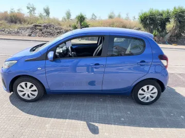 Car image 3