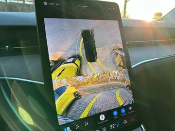 Car image 27