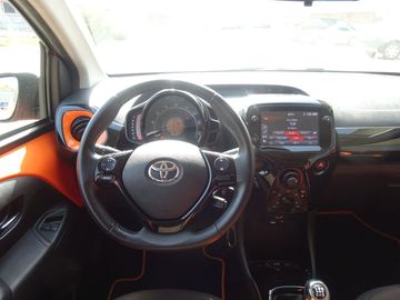 Car image 12