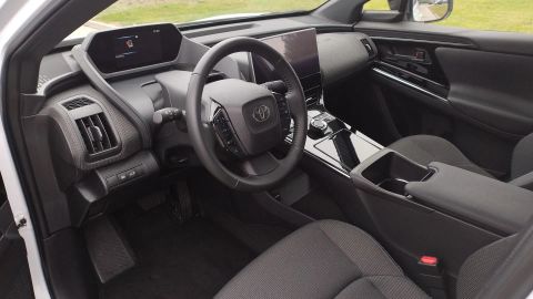 Car image 15