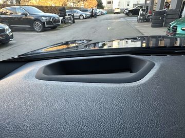 Car image 33