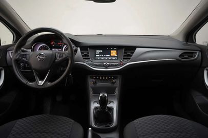 Car image 4