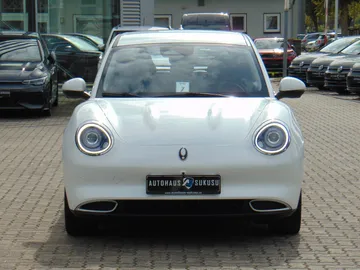 Car image 24