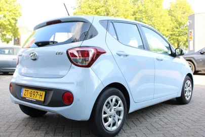 Car image 4