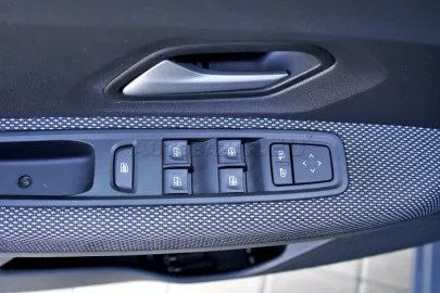 Car image 32