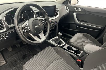 Car image 11