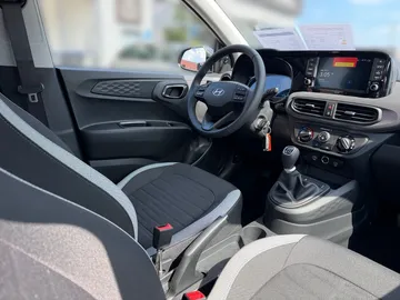 Car image 13