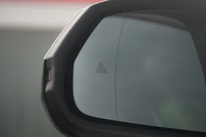 Car image 33