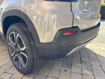 Car image 28