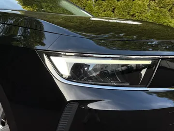 Car image 30
