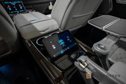 Car image 24