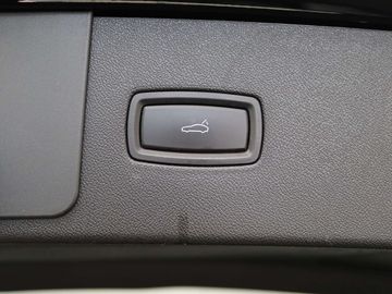 Car image 36