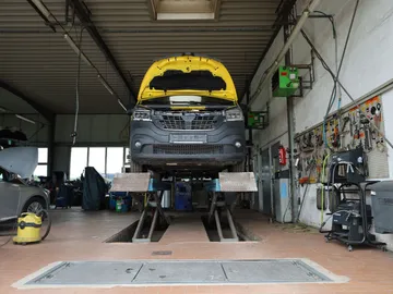 Car image 21