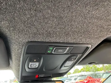 Car image 32
