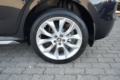 Car image 29