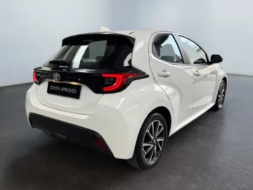 Car image 4