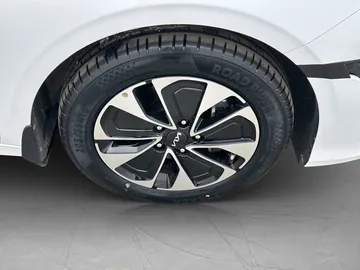 Car image 36