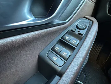 Car image 39