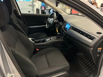 Car image 14