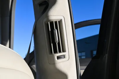 Car image 46