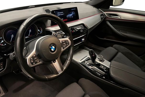 BMW 520d Touring xDrive 140 kW image number 8