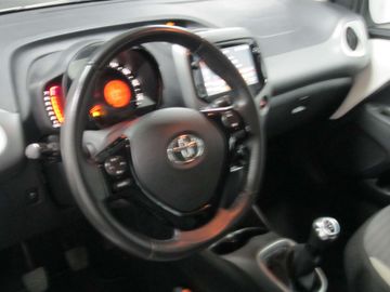 Car image 14