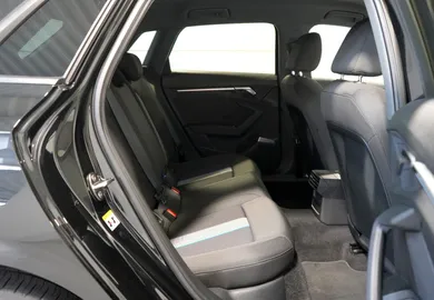 Car image 28