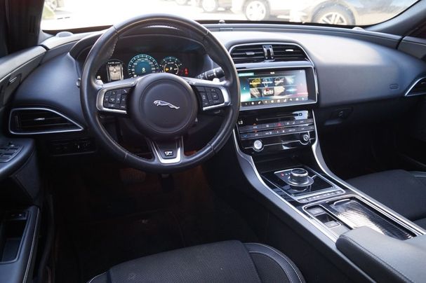 Jaguar XE 147 kW image number 8