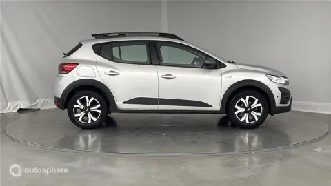 Car image 4