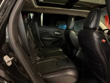 Car image 32