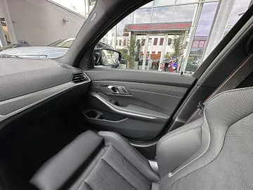 Car image 40
