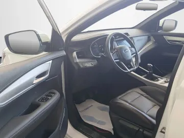 Car image 24